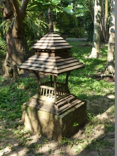 http://www.palmiers.eu/00-forum-expat/lampe-jardin.JPG